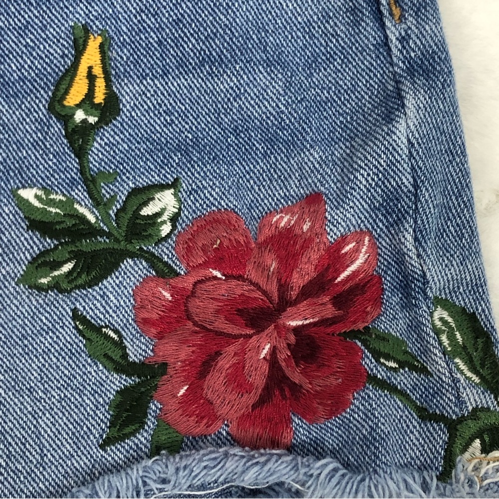 PACSUN High Rise denim floral embroidered boho, hippie cutoff shorts size 27 - Picture 4 of 13